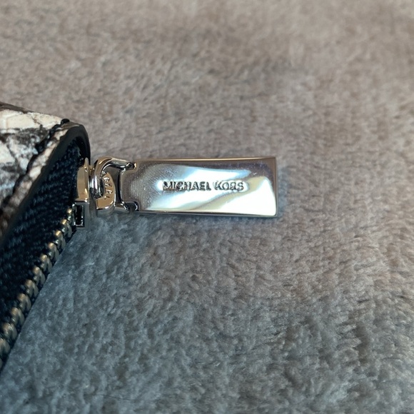 🖤🤍MICHAEL MICHAEL KORS🖤🤍Snakeskin Embossed Jet Set Sm Zip Around Card Case/NWOT - Picture 4 of 5